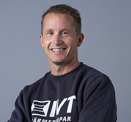 En leende Jesper Snive i skön IVT-tröja.